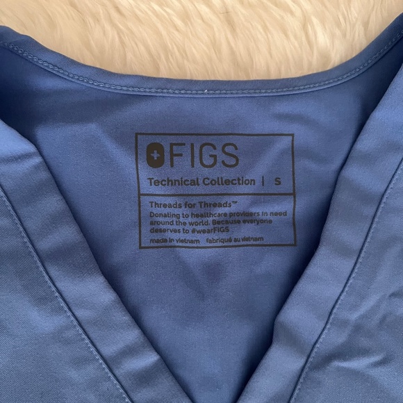 FIGS Catarina™ Scrub Top - Ceil Blue (Small) - Picture 5 of 6